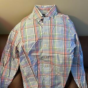 Vineyard vines party shirt men’s small. Used but great condition